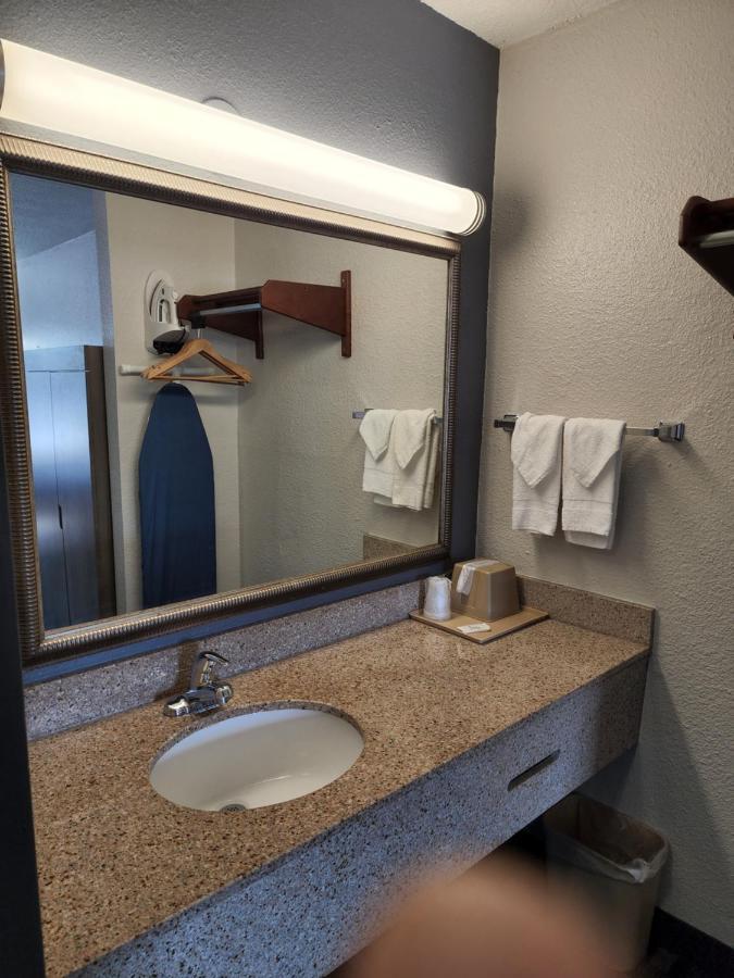 Drakes Creek Inn - Formerly The Relax Inn Hendersonville Buitenkant foto