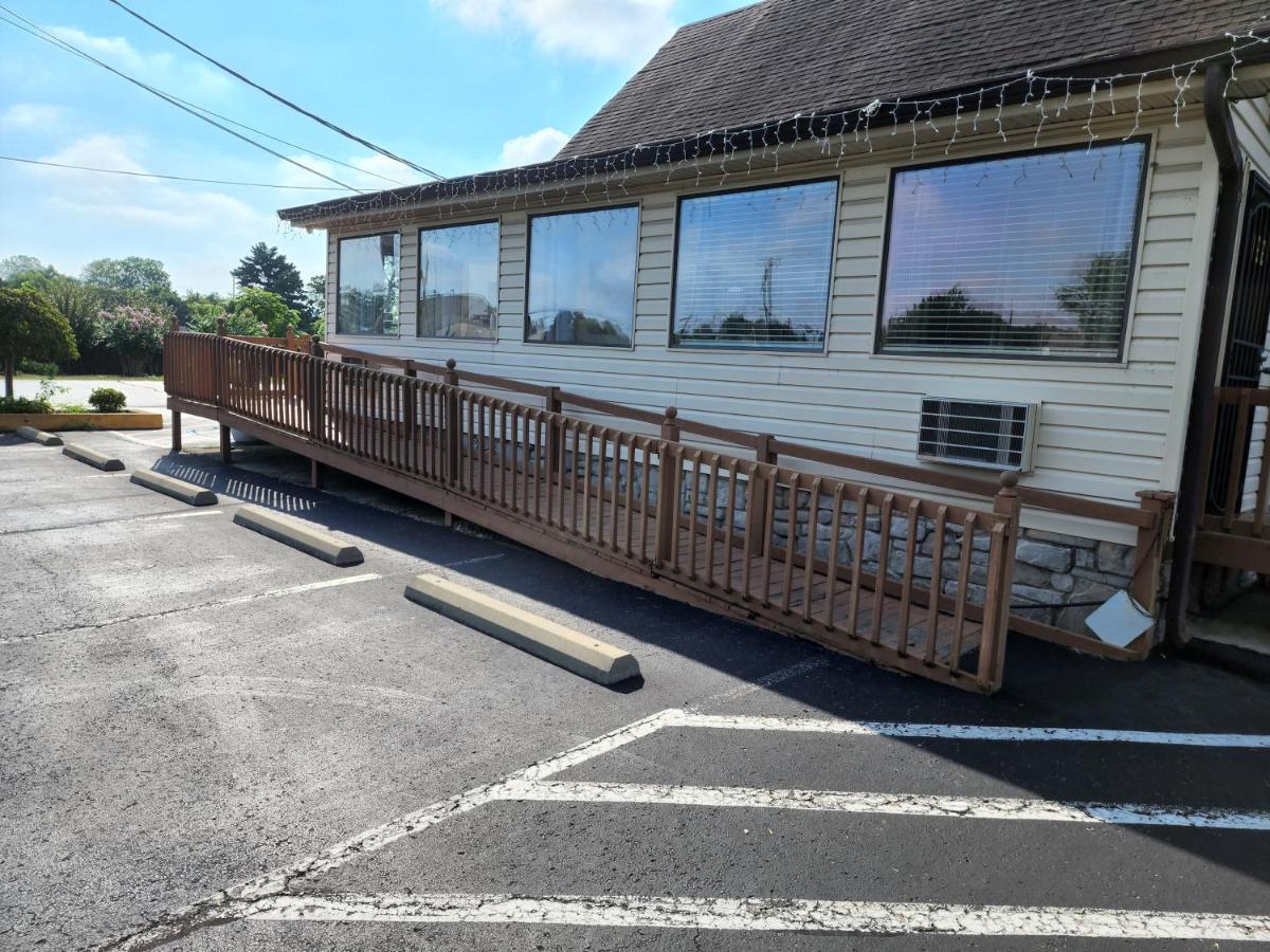 Drakes Creek Inn - Formerly The Relax Inn Hendersonville Buitenkant foto