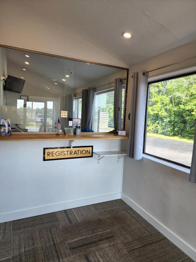 Drakes Creek Inn - Formerly The Relax Inn Hendersonville Buitenkant foto