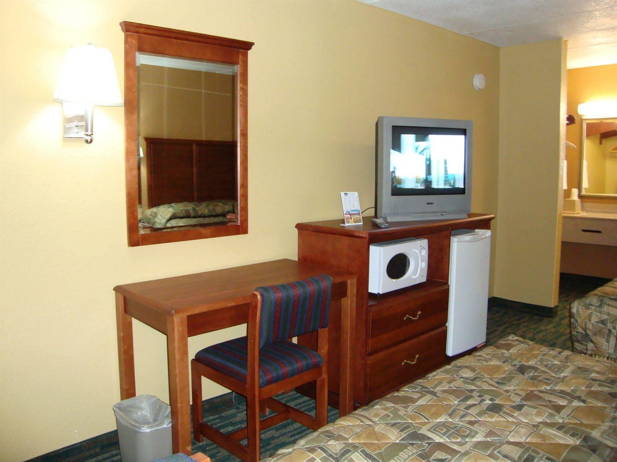 Drakes Creek Inn - Formerly The Relax Inn Hendersonville Buitenkant foto